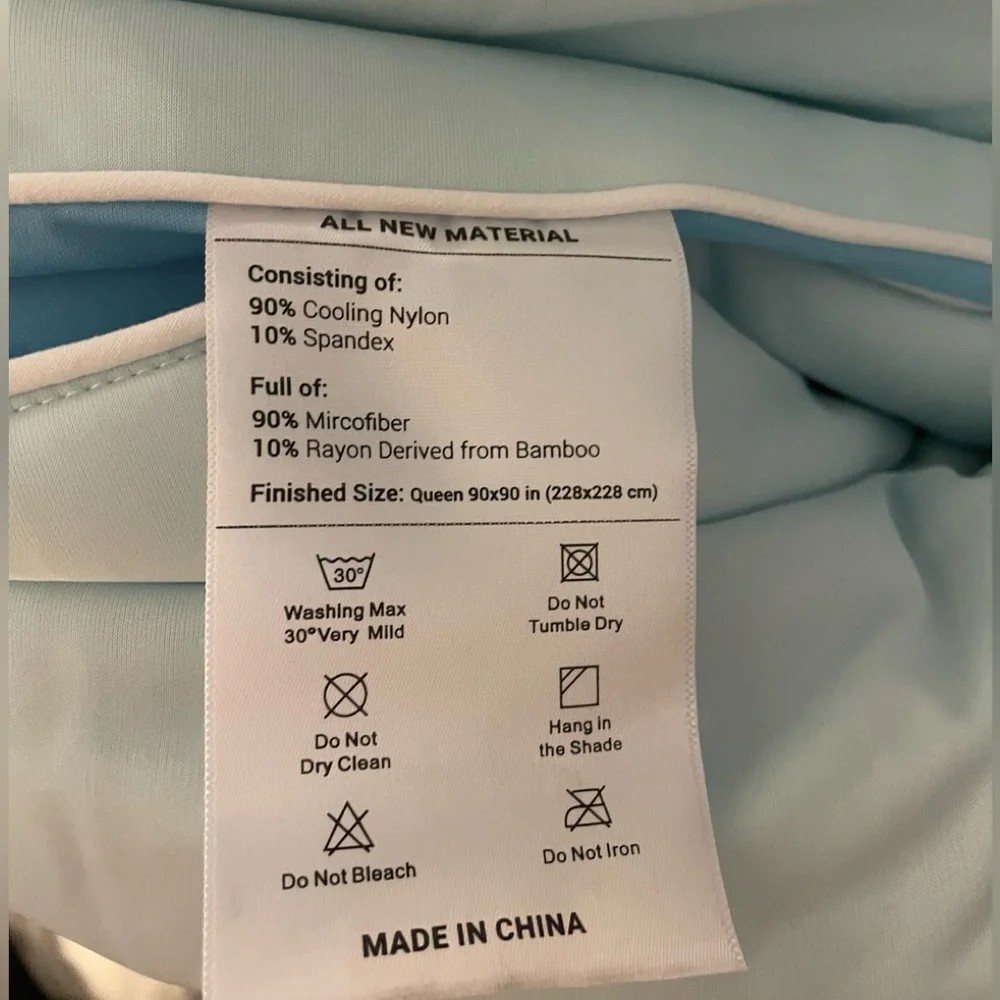 NEW Cooling Blanket Comforter Queen Blue and Ice Blue 90x90